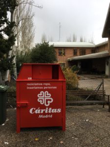 completar textura suizo Nuevo contenedor de recogida de ropa de Cáritas en la parroquia – Parroquia  San Gerardo Mayela